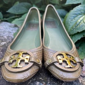 Tory Burch olive green alligator leather flats size 7